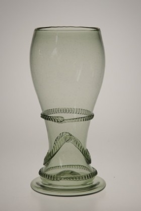 Beer mug with bladed zigzag - 28 - historical glass