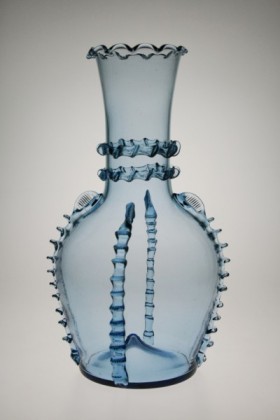 Blue vase decorated with split thread - 849M - historical glass