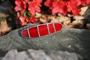 Hair clips small red - historical glass