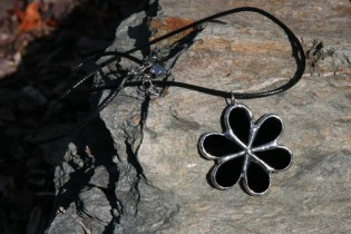 jewel flower black - historical glass