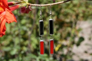 earrings red and black - historical glass