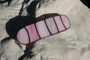 Hair clips pink with black - historical glass