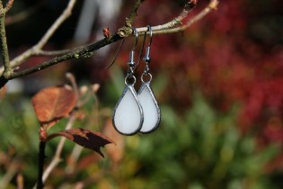 earrings snow - historical glass