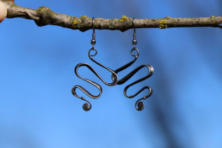 earrings snakes - historical glass