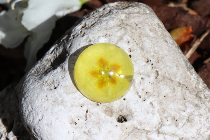 Jewelry of resin - historical glass