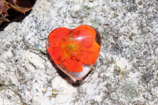 Jewelry of resin - historical glass